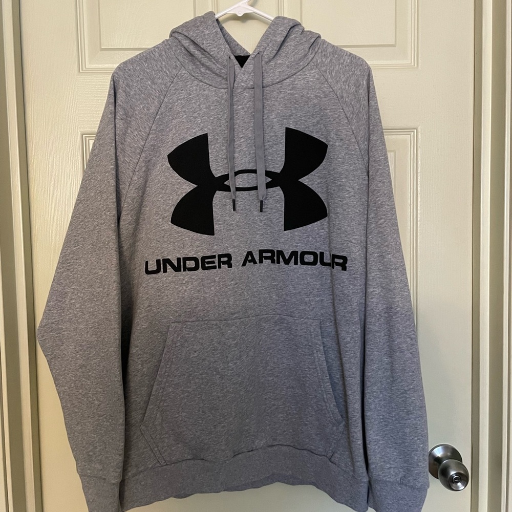 Mens XXL under armour hoodie, used, but excellent condition!